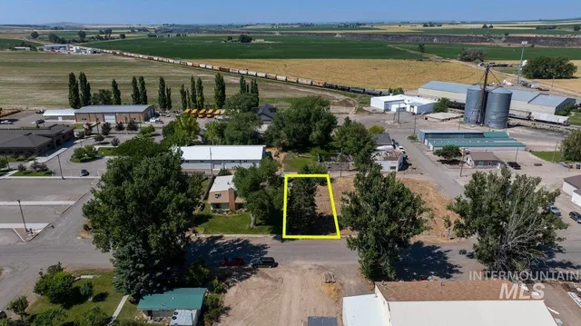$65,000 | 308 Boyd Street West, Murtaugh, ID 83344