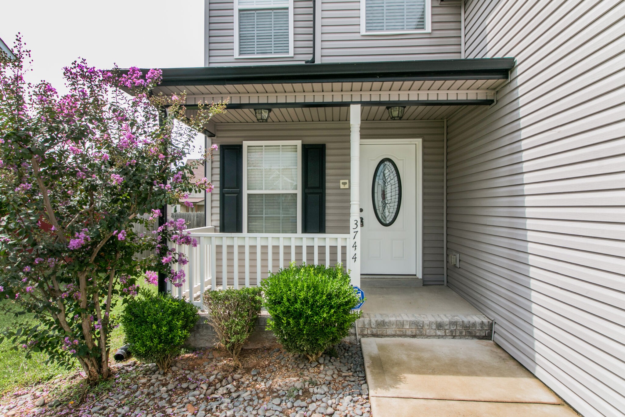 3744 Suiter Road Clarksville, TN 37040 - Photo 4 of 26 a front view of a house with garden