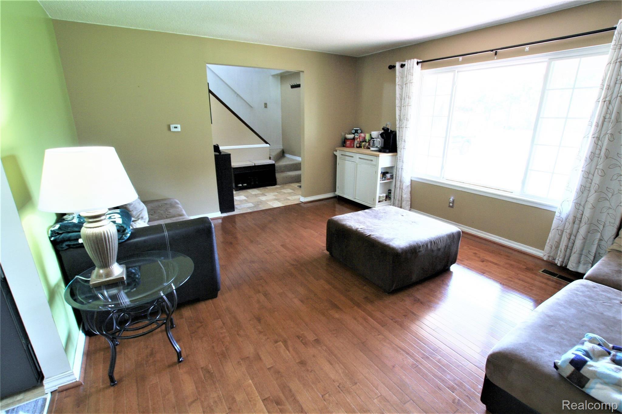 1087 Stonehenge Road Flint, MI 48532 - Photo 11 of 31 IMG_1725.JPG