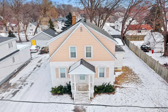 $259,900 | 1430 North Graceland Avenue, Appleton, WI 54911