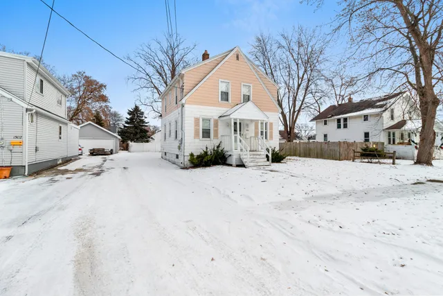 $259,900 | 1430 North Graceland Avenue, Appleton, WI 54911