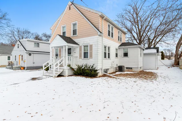 $259,900 | 1430 North Graceland Avenue, Appleton, WI 54911
