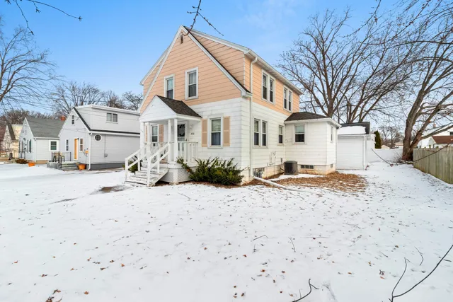 $259,900 | 1430 North Graceland Avenue, Appleton, WI 54911
