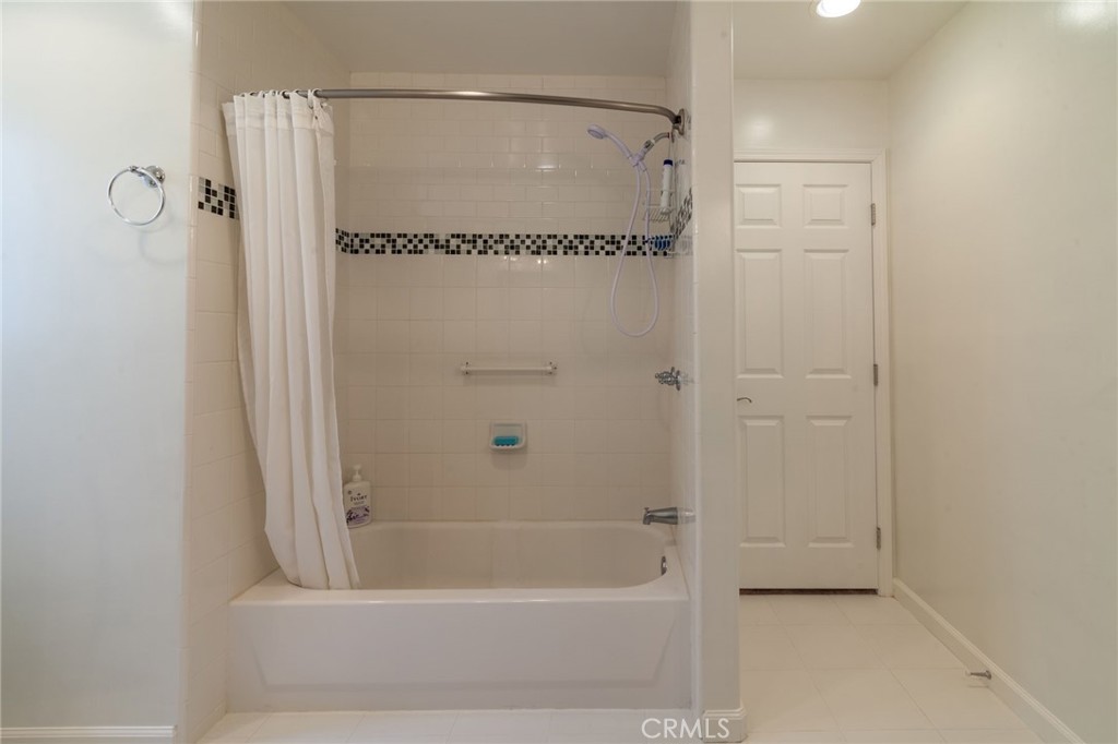 10424 Big Tujunga Canyon Road Tujunga, CA 91042 - Photo 21 of 54 Jack and Jill Bath