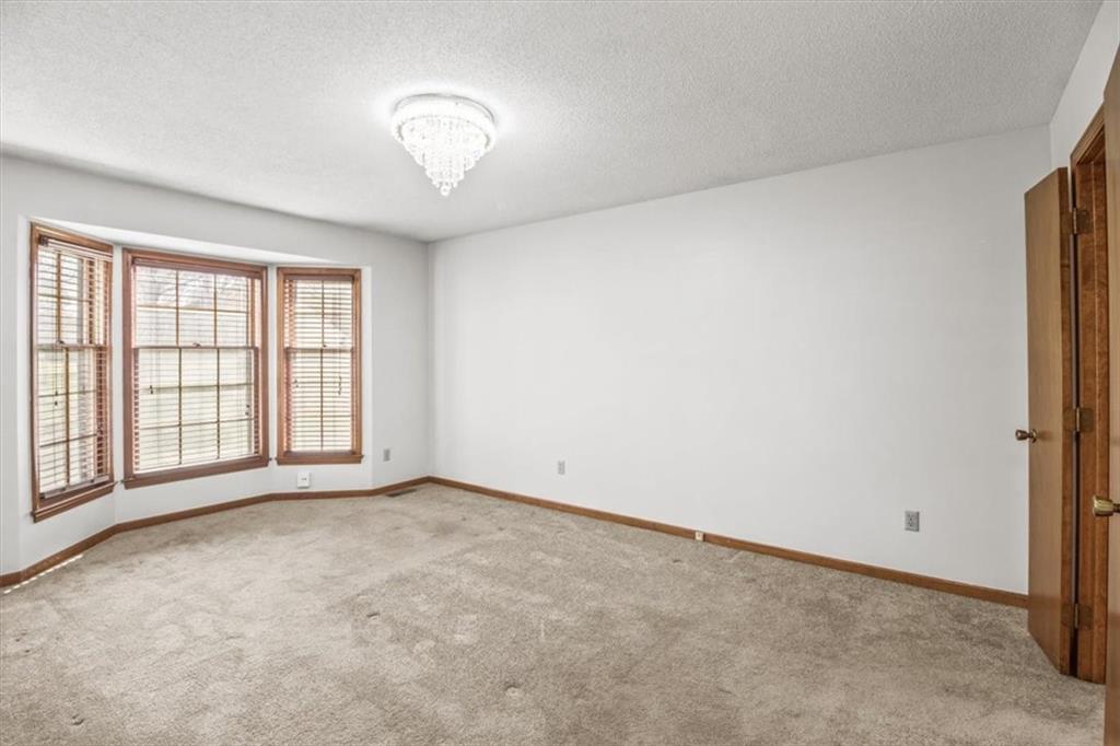 213 Southeast Ridgeview Drive Lee's Summit, MO 64063 - Photo 16 of 30