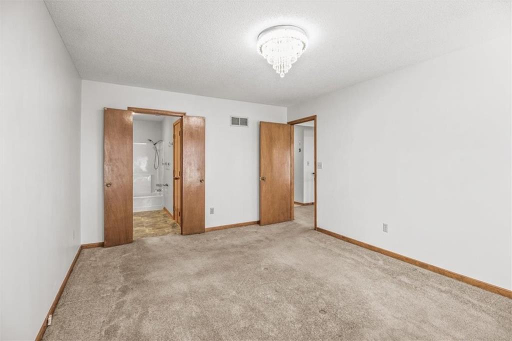 213 Southeast Ridgeview Drive Lee's Summit, MO 64063 - Photo 17 of 30