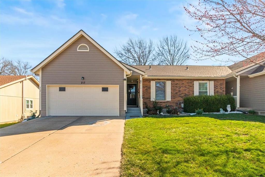 213 Southeast Ridgeview Drive Lee's Summit, MO 64063 - Photo 2 of 30