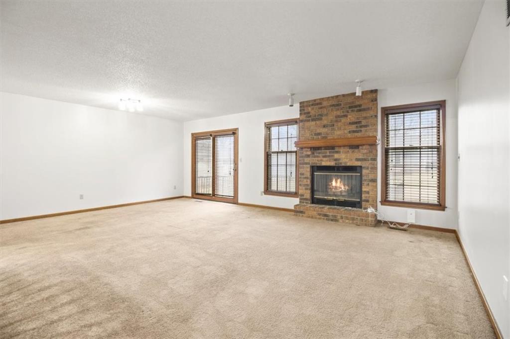 213 Southeast Ridgeview Drive Lee's Summit, MO 64063 - Photo 5 of 30