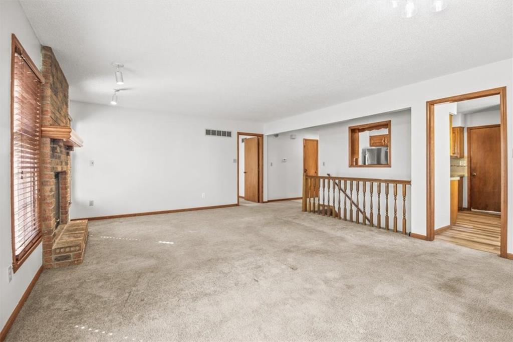213 Southeast Ridgeview Drive Lee's Summit, MO 64063 - Photo 10 of 30