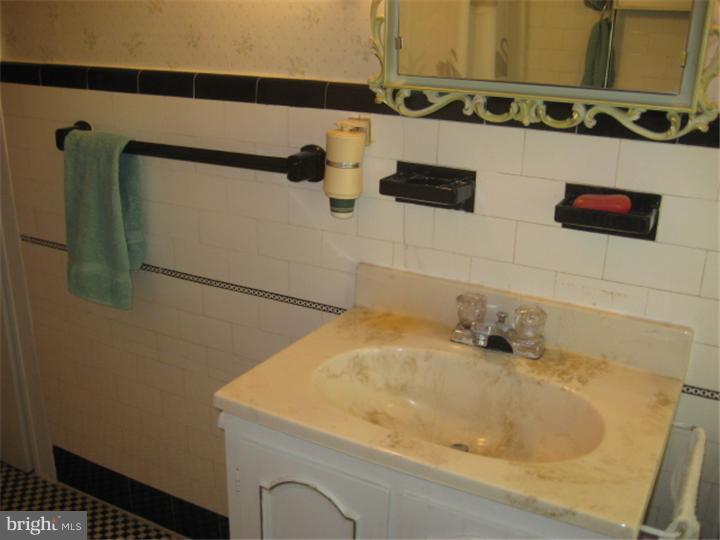 5940 Frontenac Street Philadelphia, PA 19149 - Photo 14 of 24 Bathroom