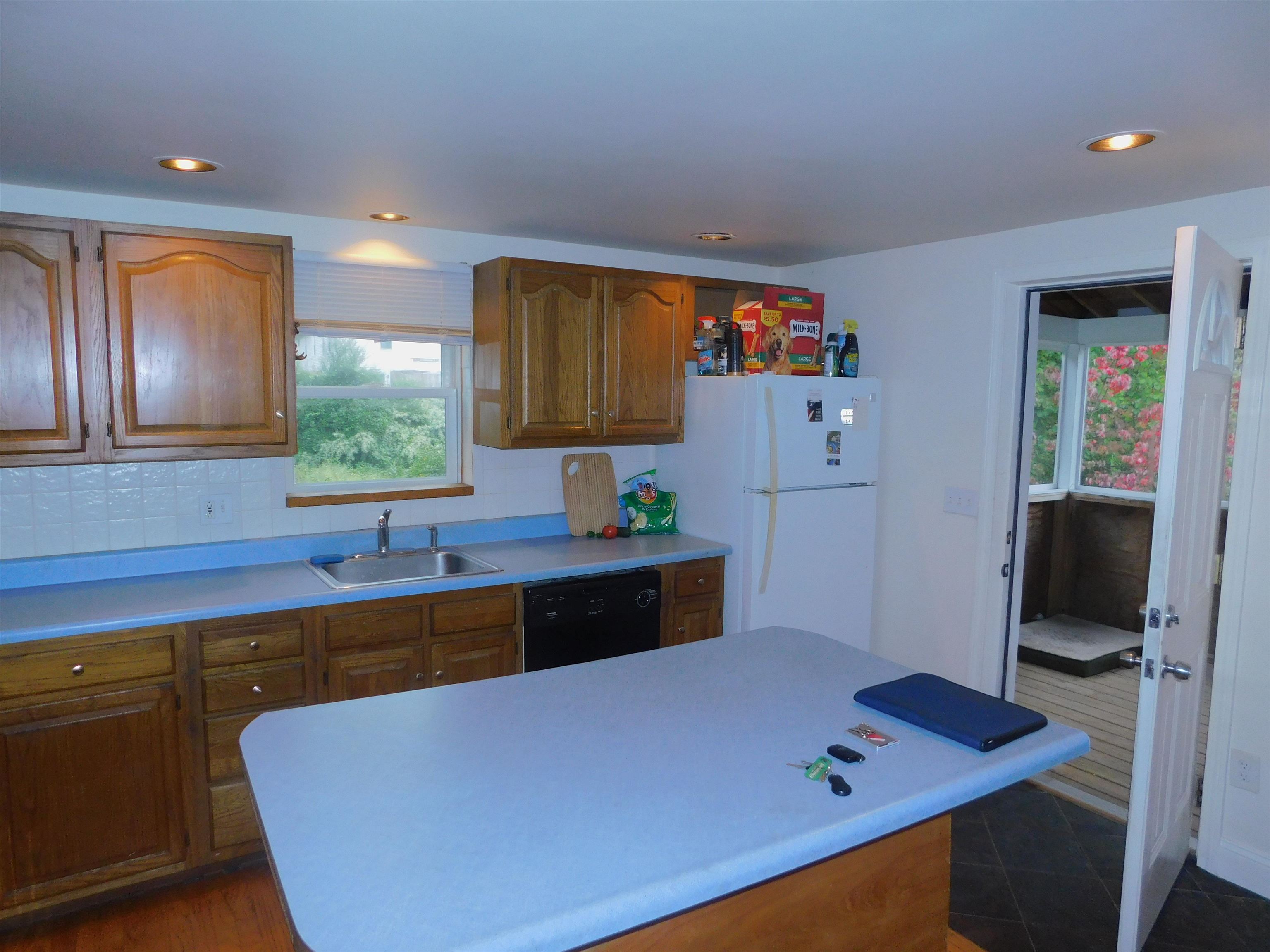 329 1/2 Main Dunstable Road Nashua, NH 03062 - Photo 3 of 37 Gallery Image 3