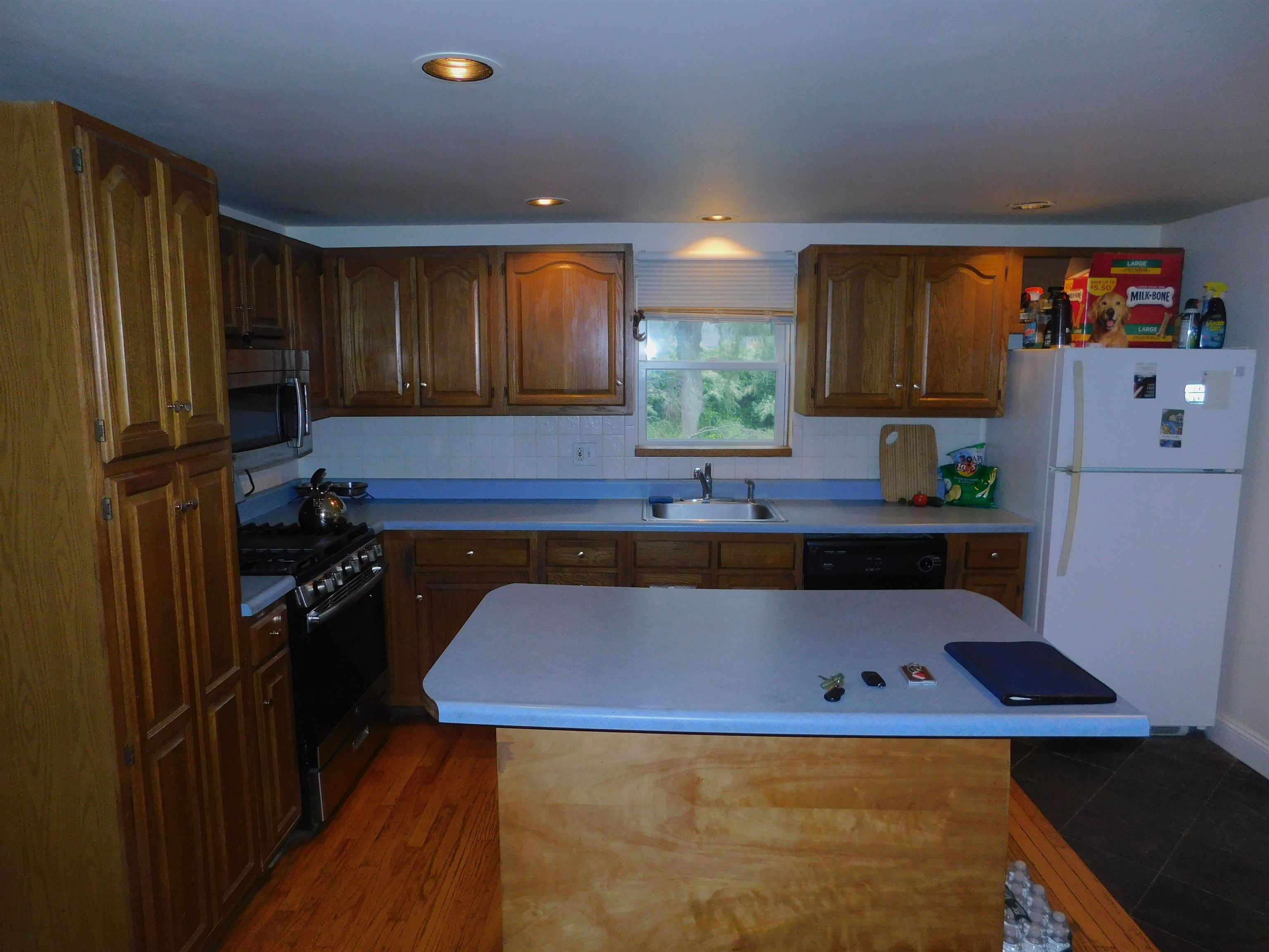 329 1/2 Main Dunstable Road Nashua, NH 03062 - Photo 4 of 37 Gallery Image 4