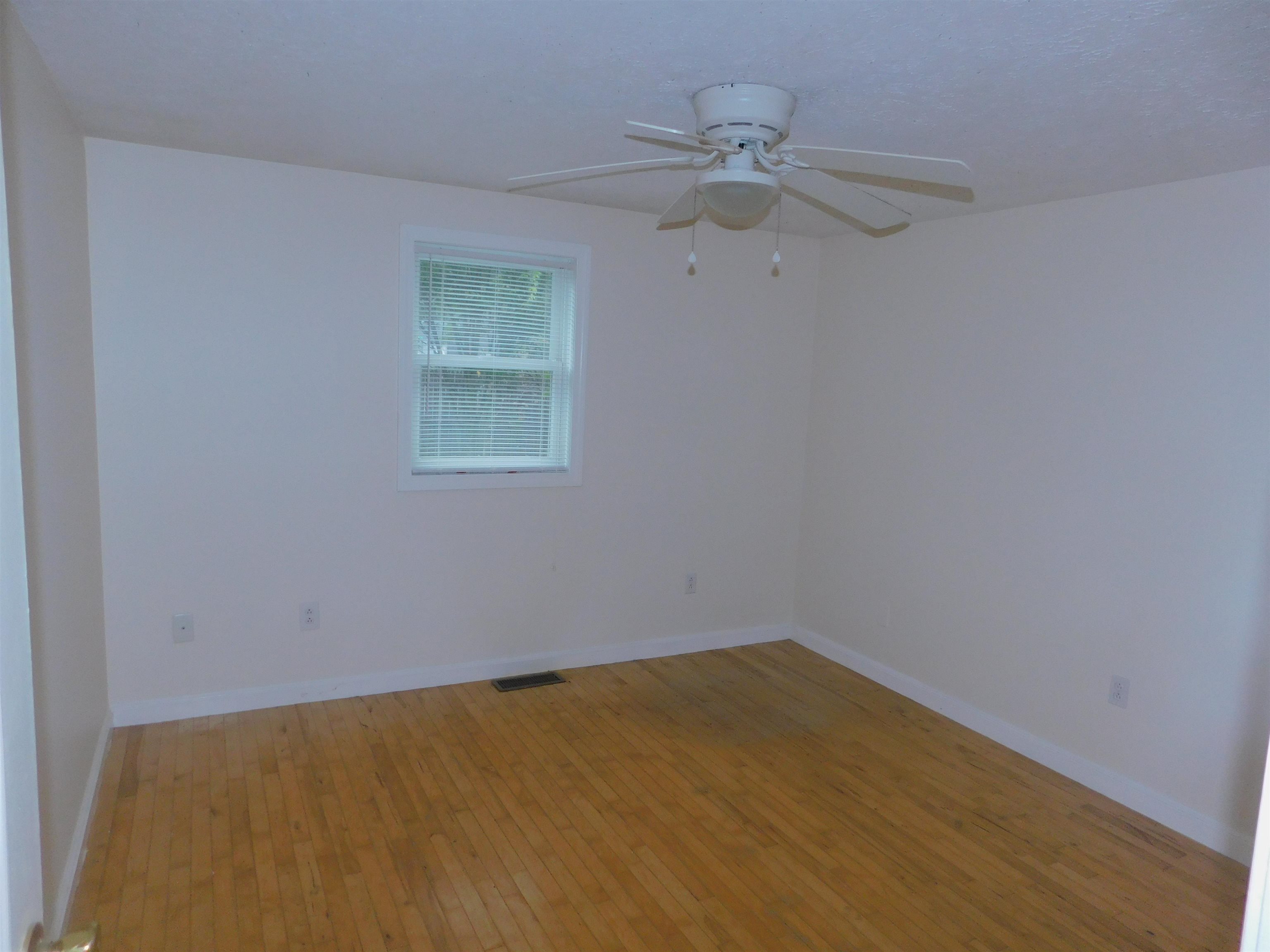 329 1/2 Main Dunstable Road Nashua, NH 03062 - Photo 9 of 37 Gallery Image 9