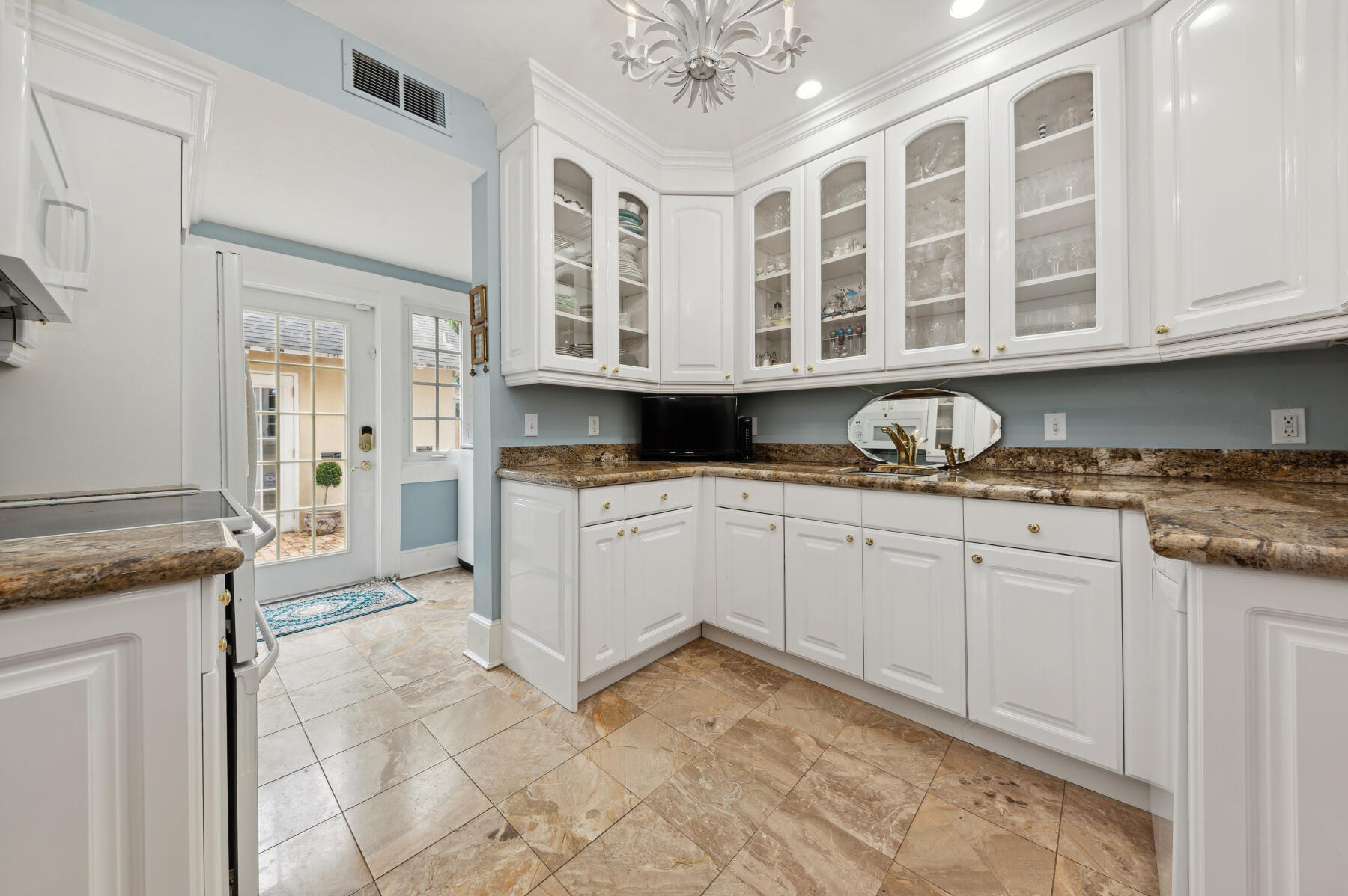 221 Westminster Road West Palm Beach, FL 33405 - Photo 12 of 25 08