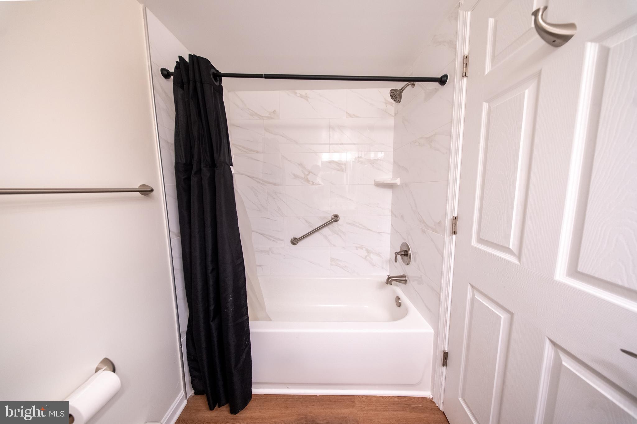 15210 Elkridge Way, Unit 912J Silver Spring, MD 20906 - Photo 23 of 35 Shower