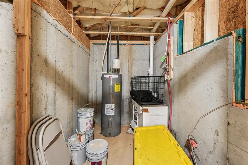 95 Denver Avenue Hiram, GA 30141 - Photo 43 of 62 a bathroom with a sink toilet and shower