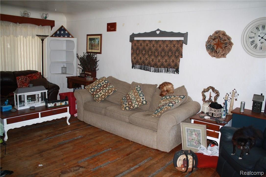 2302 Elms Road Swartz Creek, MI 48473 - Photo 9 of 14 livingroom in.JPG