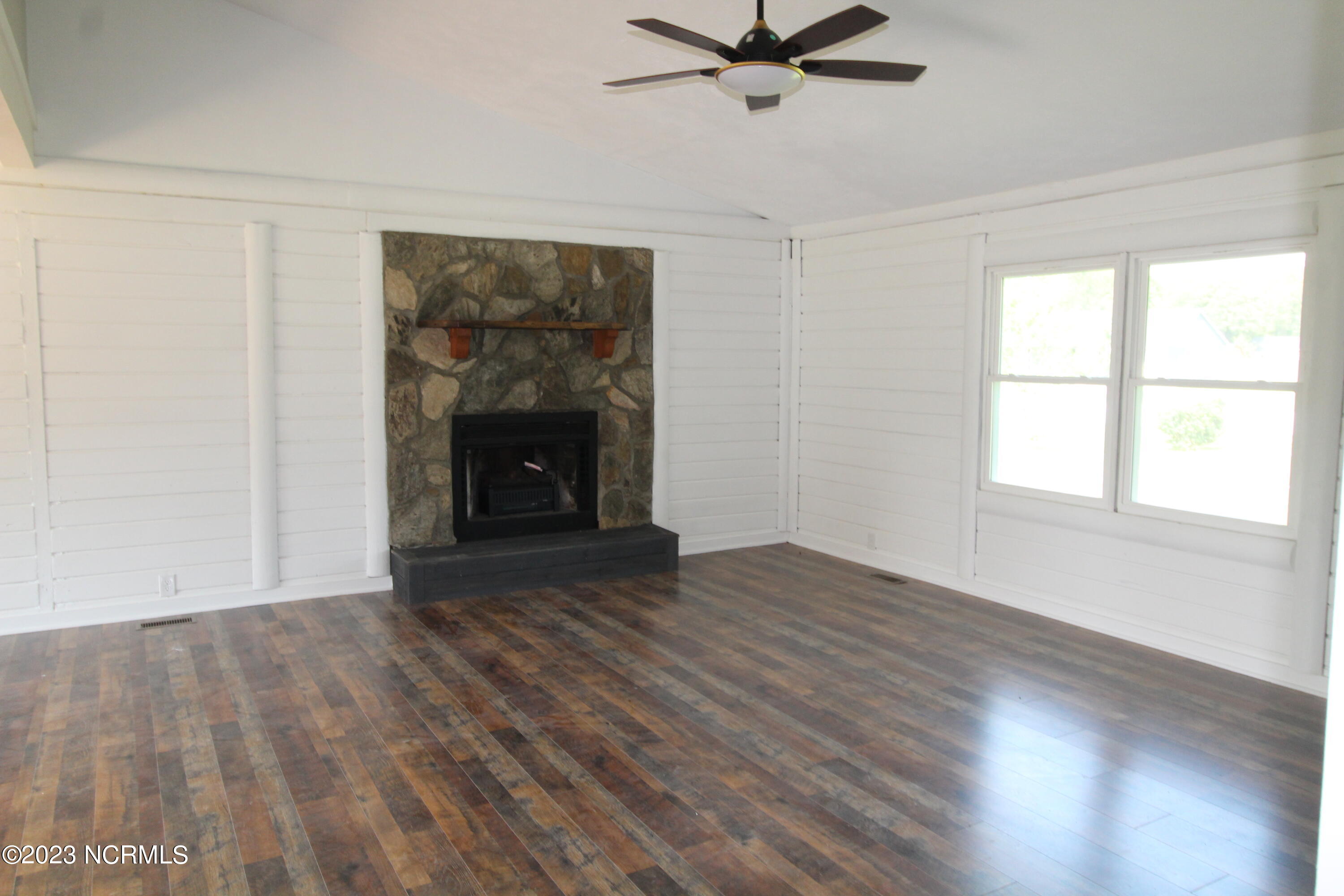 267 Riggs Road Hubert, NC 28539 - Photo 3 of 15 LR