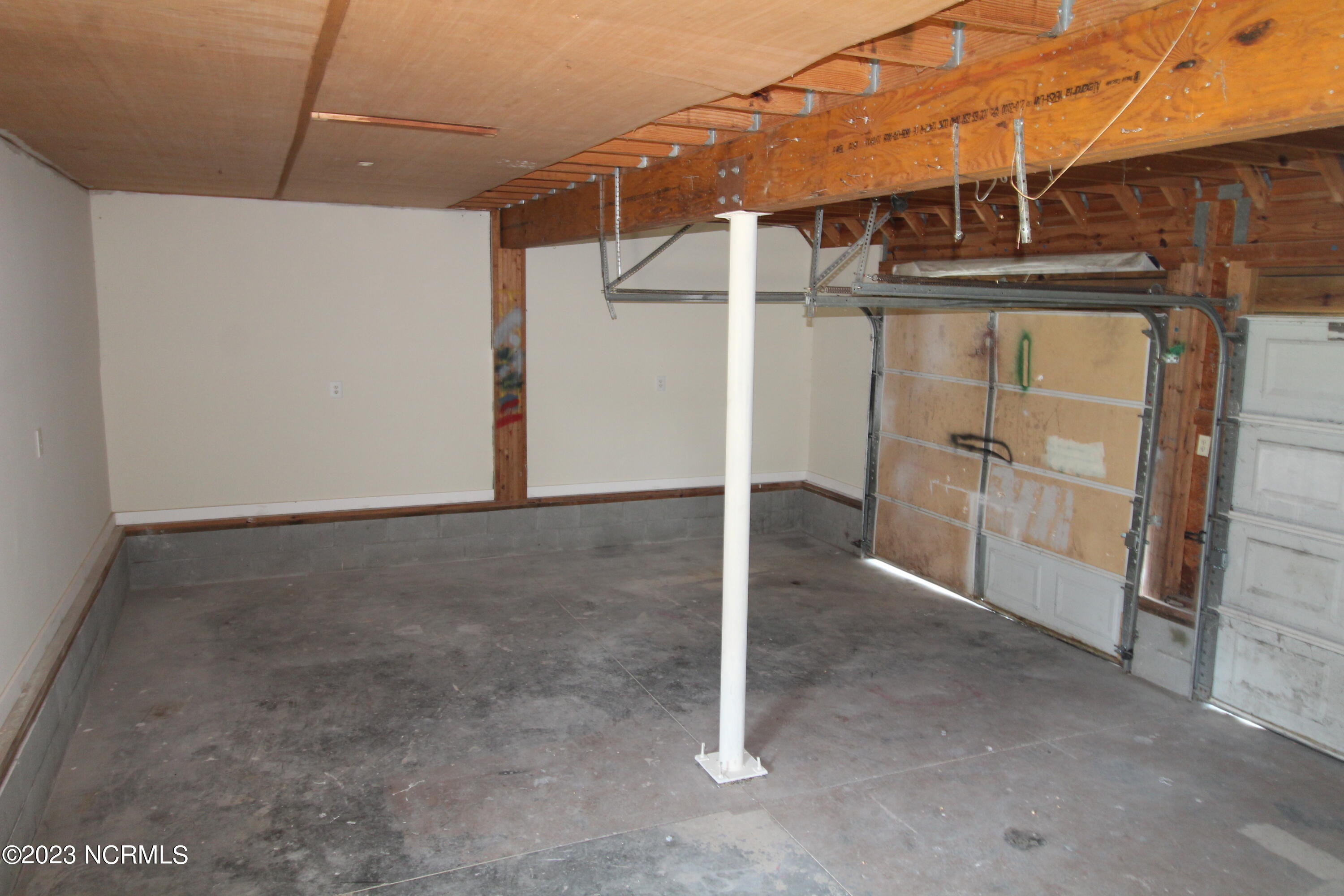 267 Riggs Road Hubert, NC 28539 - Photo 5 of 15 garage