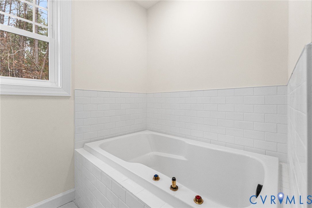 5132 Sunnyside Road Tappahannock, VA 22560 - Photo 19 of 28 a bathroom with a bathtub