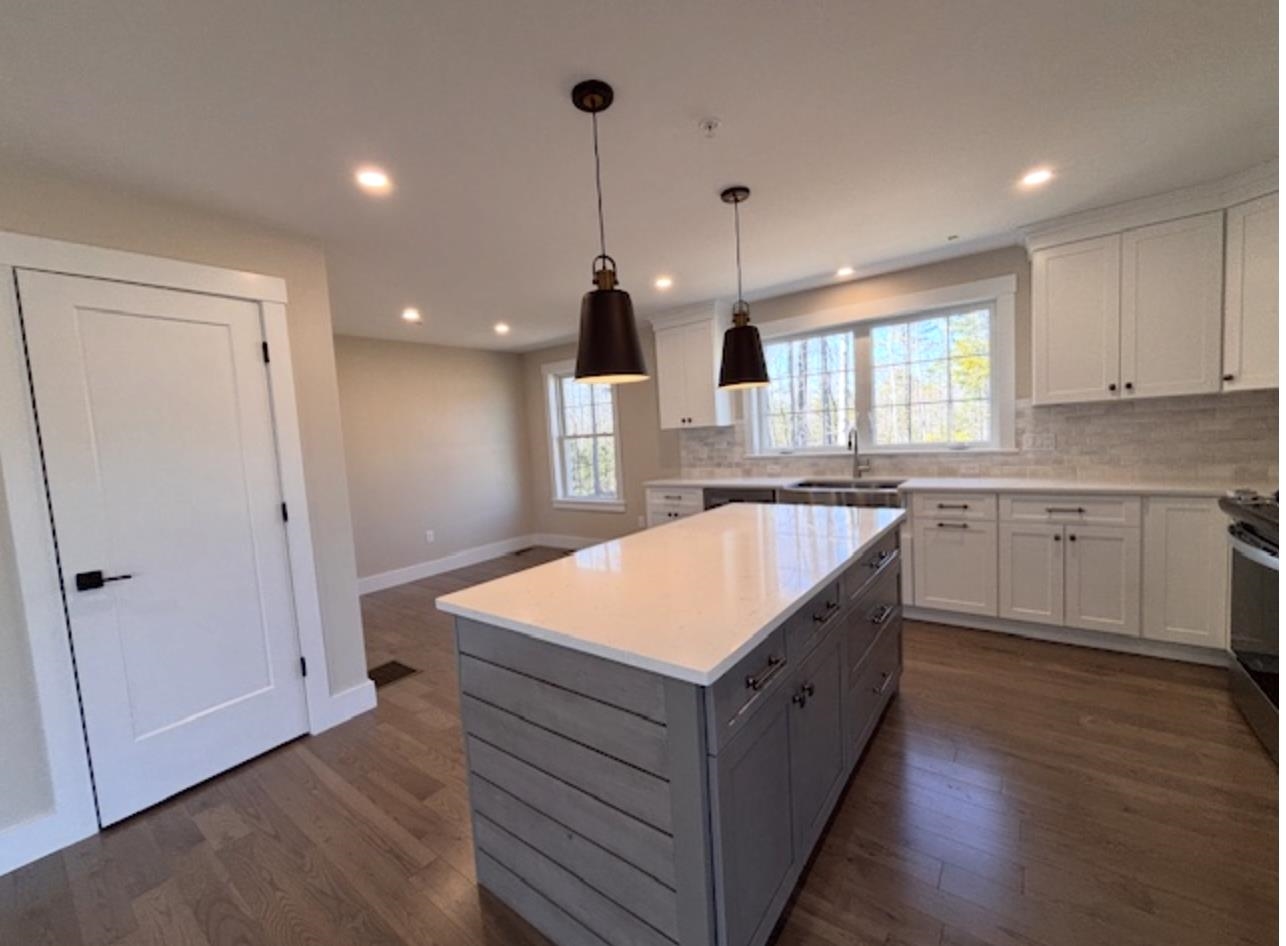 31 Thompson Road North Hampton, NH 03862 - Photo 2 of 26