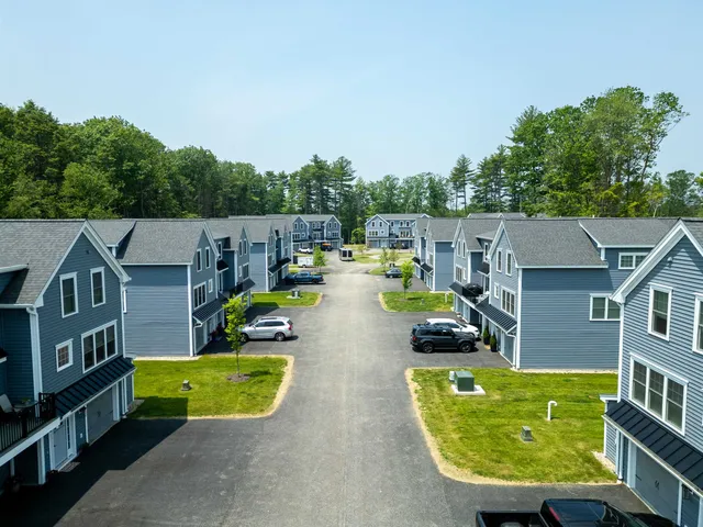 $774,900 | 31 Thompson Road, North Hampton, NH 03862