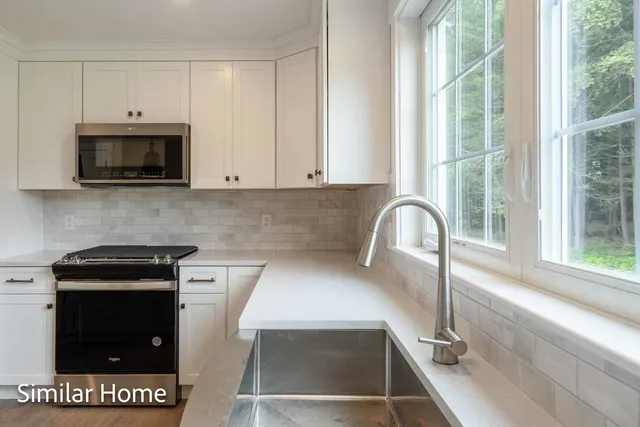 $774,900 | 31 Thompson Road, North Hampton, NH 03862