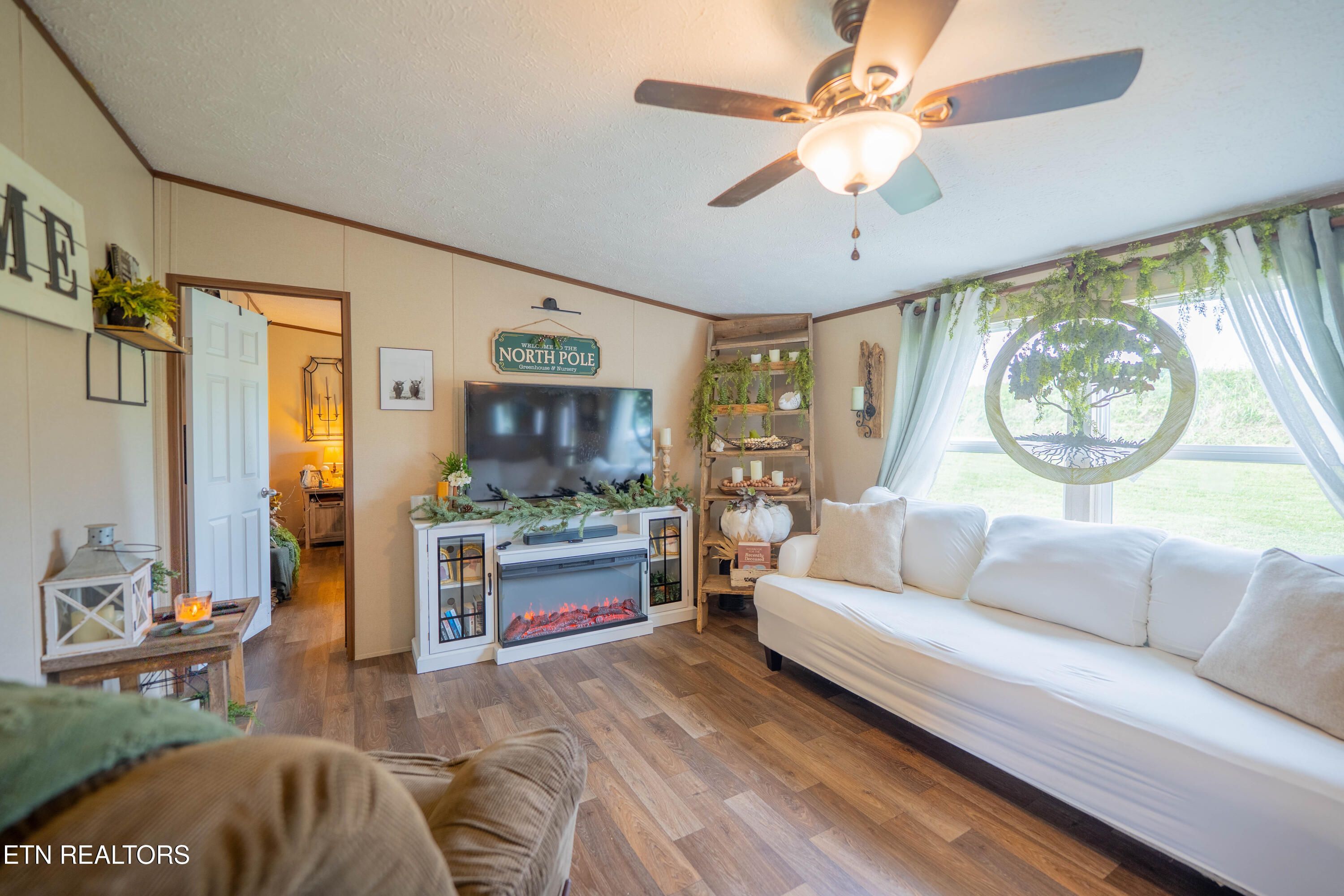 35 Little Meadow Creek Road Greeneville, TN 37743 - Photo 4 of 24 living room
