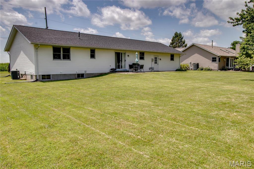 1217 West County Road Jerseyville, IL 62052 - Photo 32 of 35