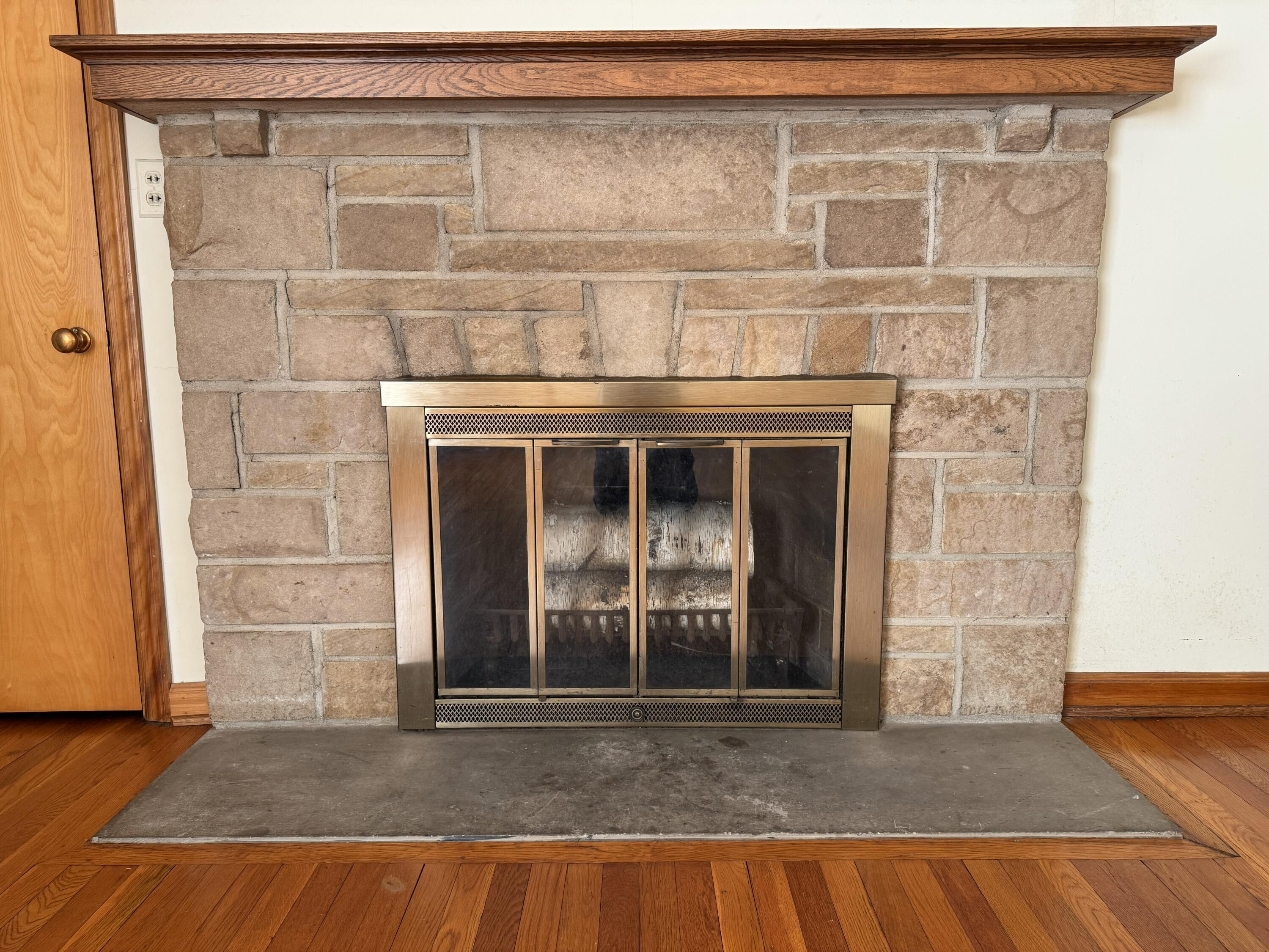 2272 Fishinger Road Columbus, OH 43220 - Photo 15 of 34 Living room Fireplace