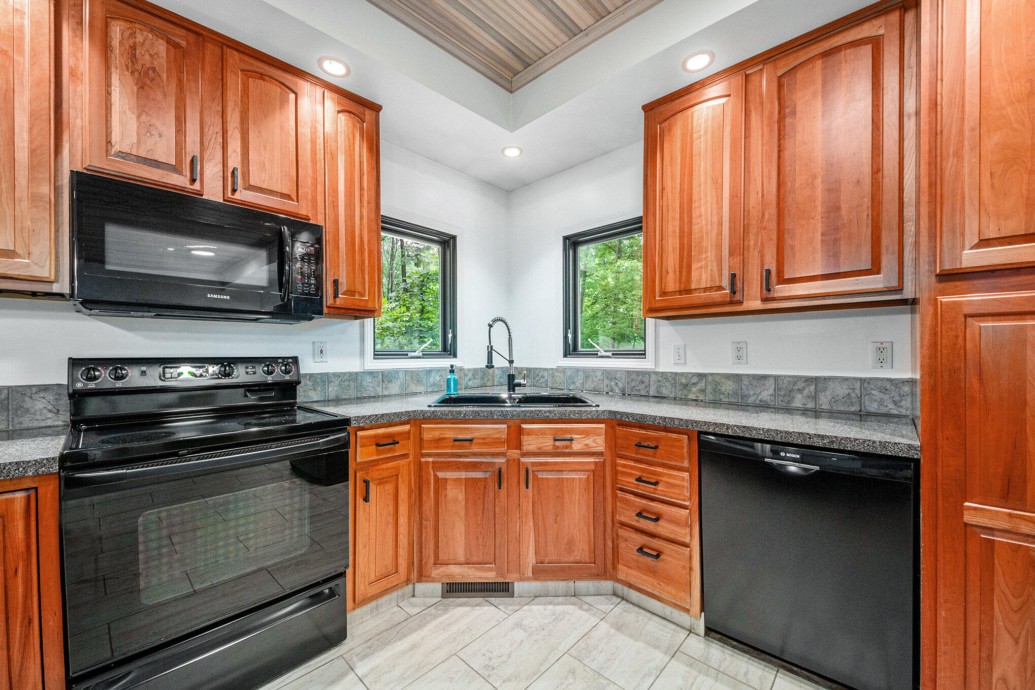 6000 Cascade Road Southeast Grand Rapids, MI 49546 - Photo 14 of 48 017_img_4894