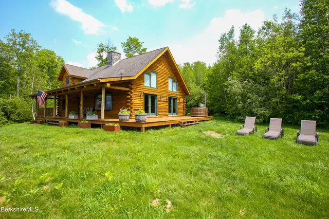 a view of a house with backyard porch and garden