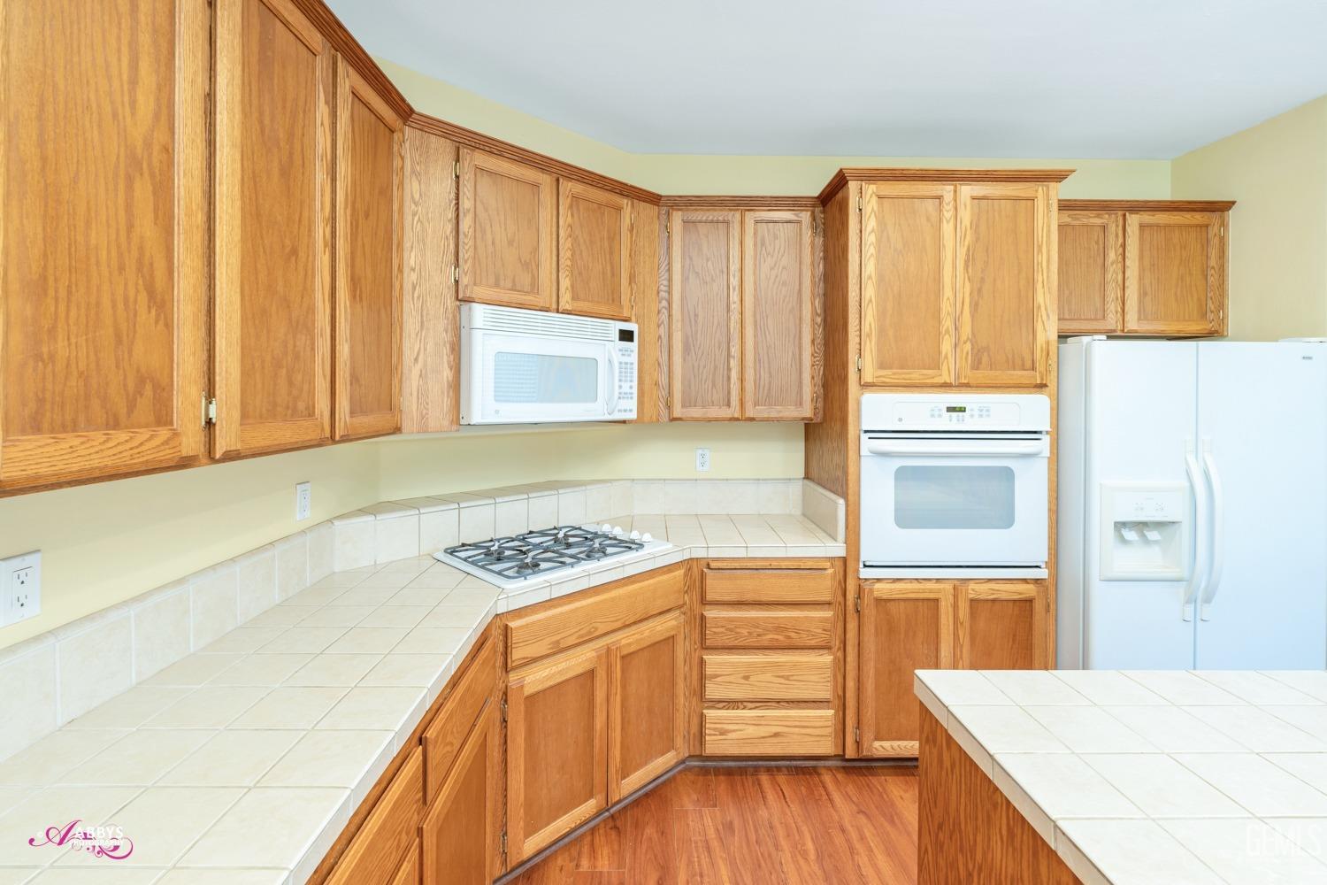 Undisclosed Address Bakersfield, CA 93312 - Photo 16 of 53 Lots of cabinets in the kichen