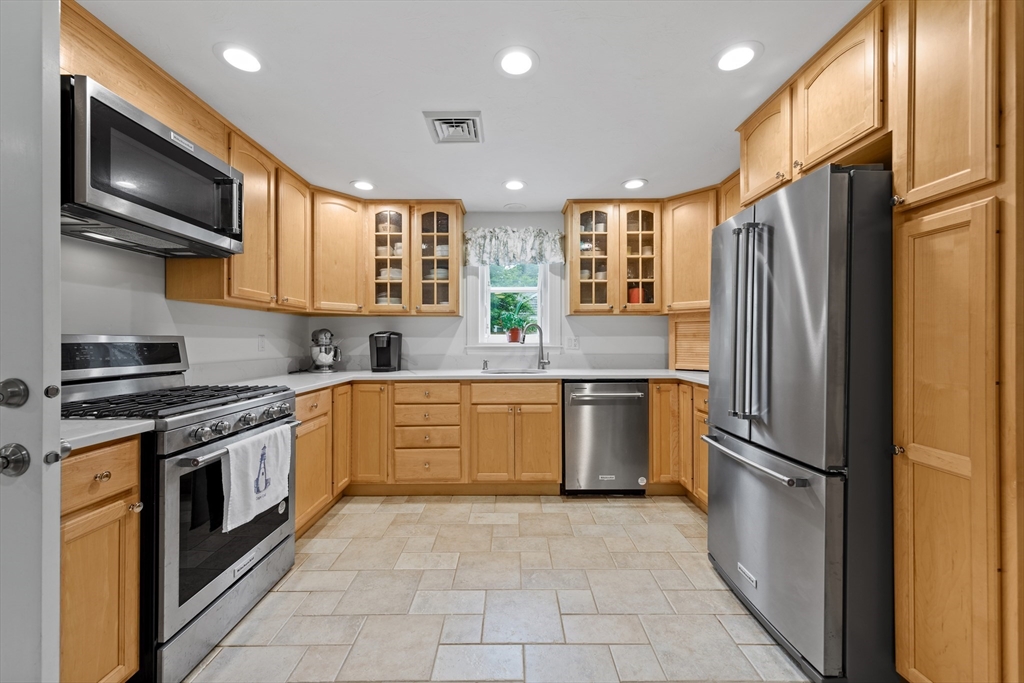 106 White Rock Road Yarmouth, MA 02675 - Photo 21 of 38