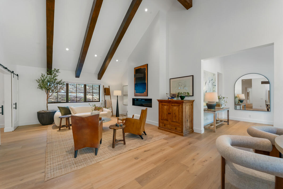 2243 Las Canoas Road Santa Barbara, CA 93105 - Photo 5 of 37 05 _ROY1647
