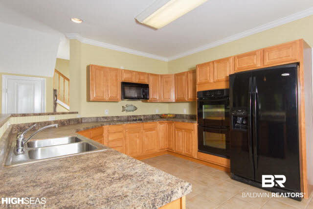 9132 Hammock Road Elberta, AL 36530 - Photo 7 of 23 Large Kitchen