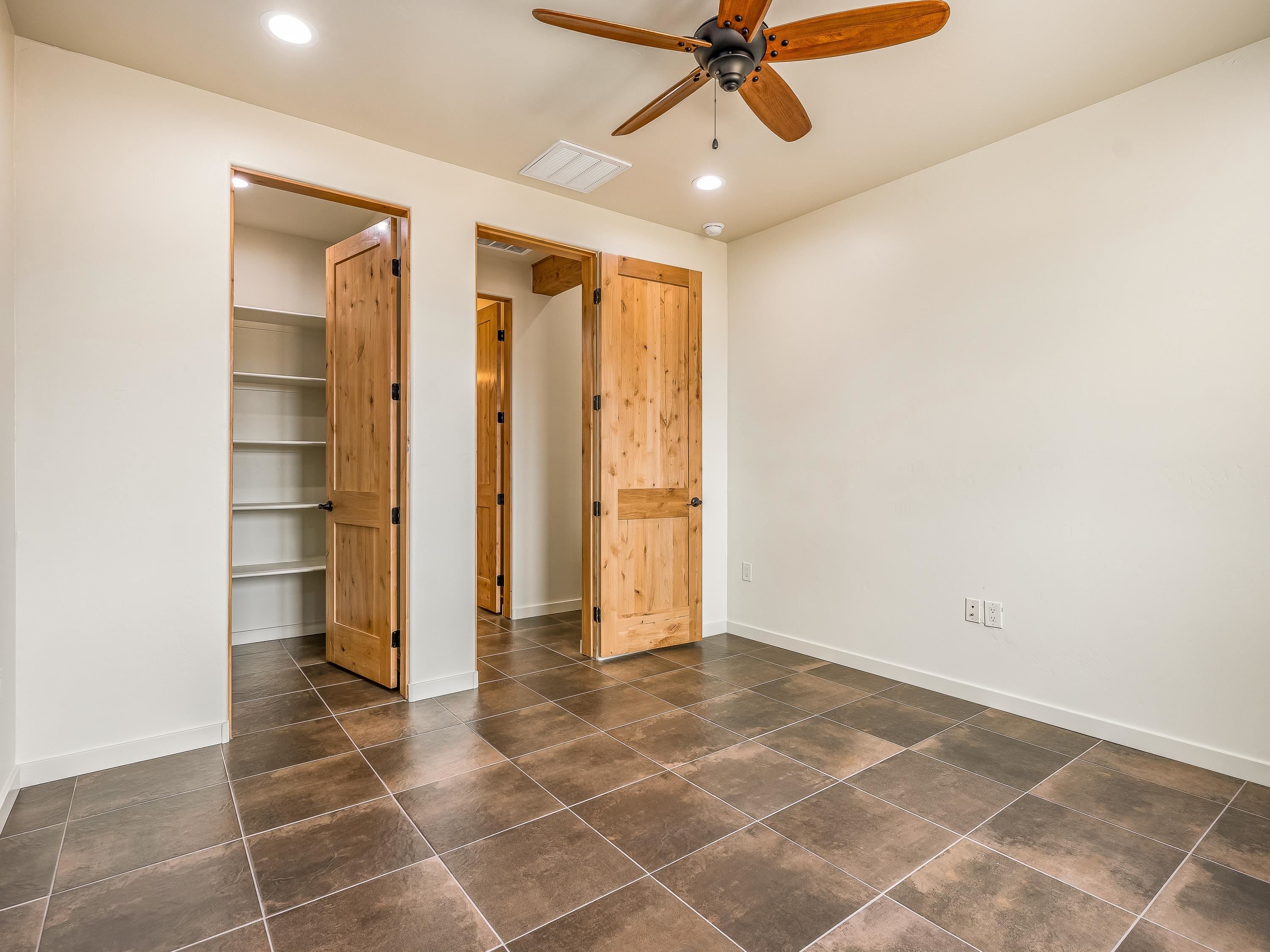 421 Este Es Road Taos, NM 87571 - Photo 22 of 30 Gallery Image 22
