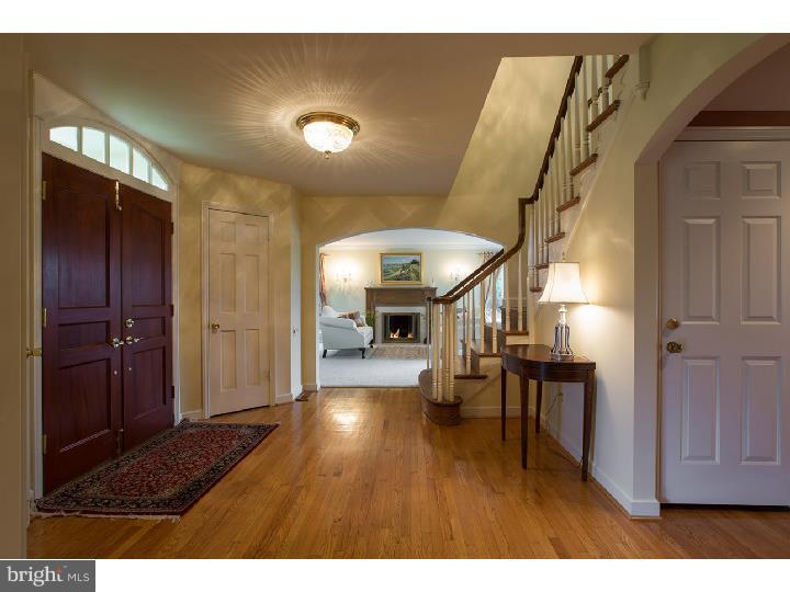 240 Ravenscliff Road Wayne, PA 19087 - Photo 3 of 13