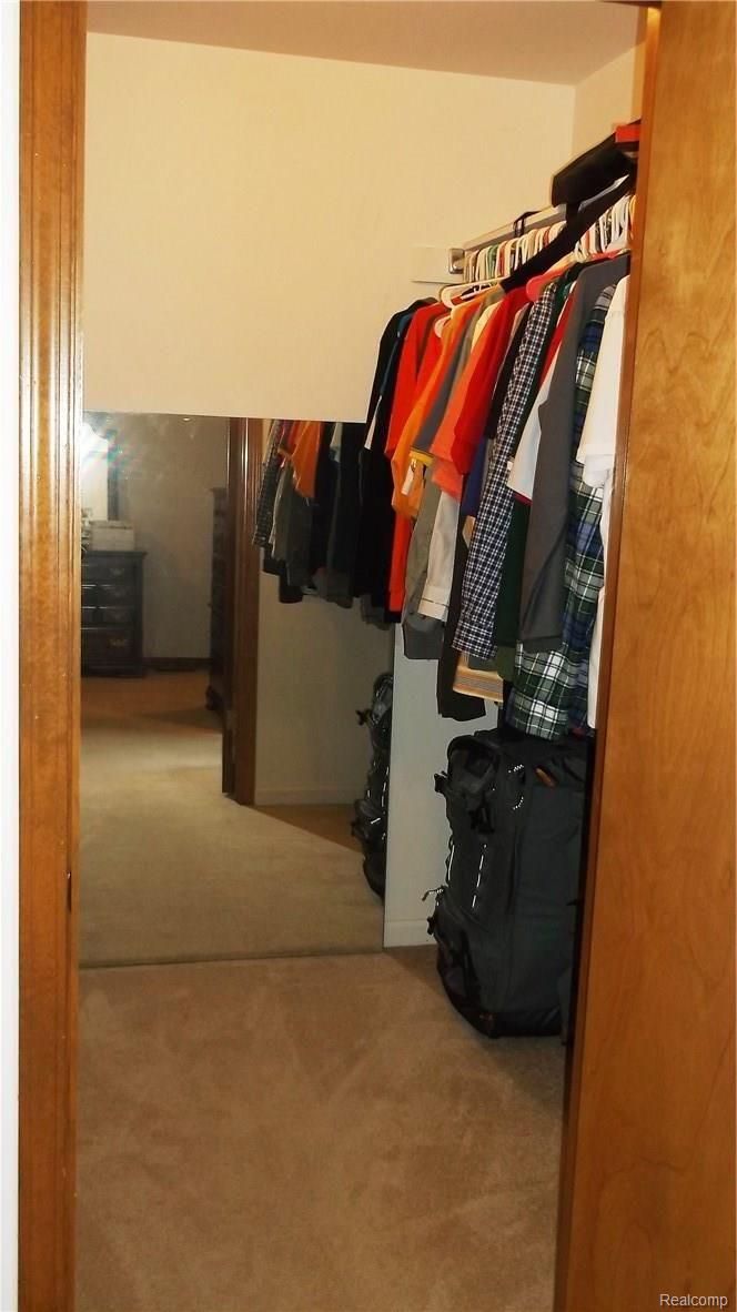 2147 Kennedy Drive Rochester, MI 48309 - Photo 27 of 31 WALK IN CLOSET MASTER