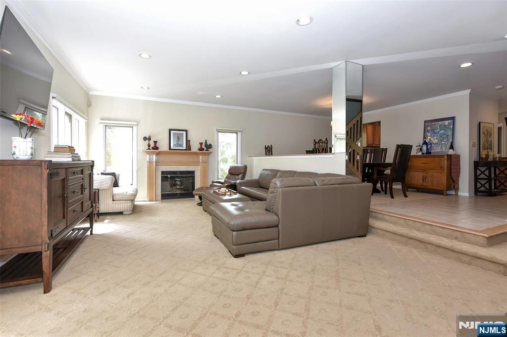 227 Westervelt Lane Mahwah, NJ 07430 - Photo 16 of 48