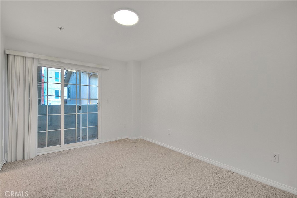 3105 Walton Avenue Los Angeles, CA 90007 - Photo 20 of 38 an empty room with windows