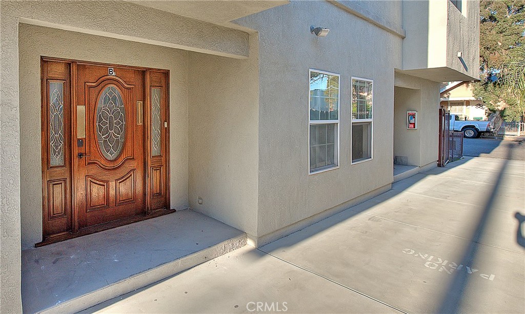 3105 Walton Avenue Los Angeles, CA 90007 - Photo 3 of 38 a view of an entryway door
