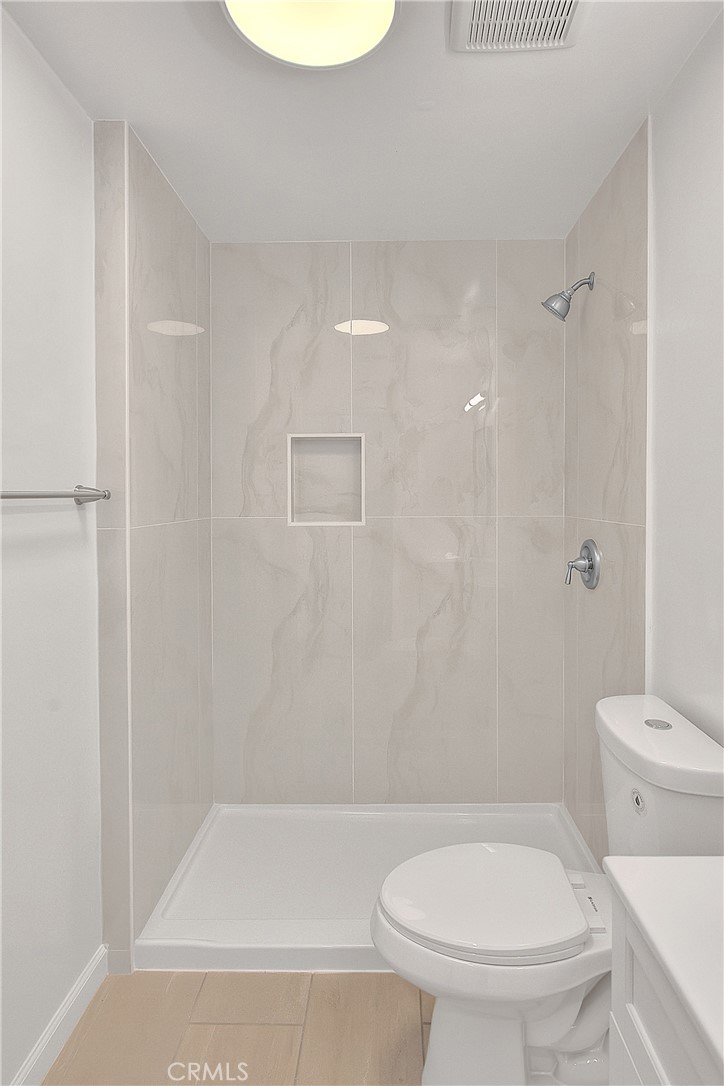 3105 Walton Avenue Los Angeles, CA 90007 - Photo 32 of 38 a white toilet sitting next to a bath tub