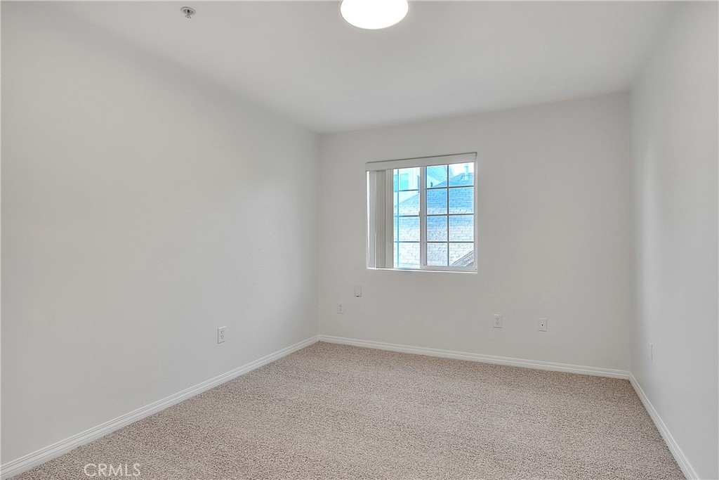 3105 Walton Avenue Los Angeles, CA 90007 - Photo 33 of 38 an empty room with windows