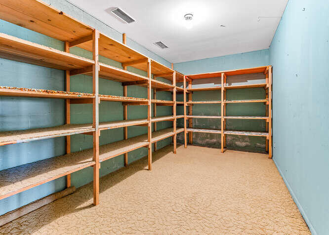 41000 Oak Ridge Drive Three Rivers, CA 93271 - Photo 35 of 39 a view of an empty room with empty shelves