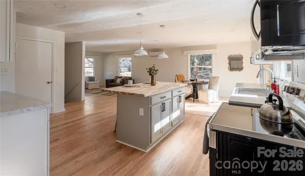 $600,000 | 104 Disosway Street, Black Mountain, NC 28711