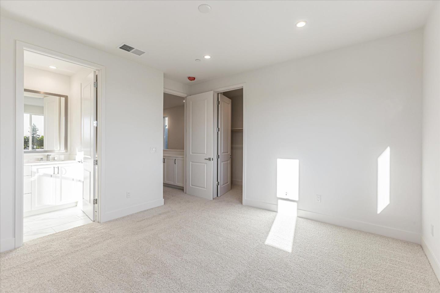 7021 Sunglow Terrace San Ramon, CA 94583 - Photo 12 of 16 an empty room with windows and closet