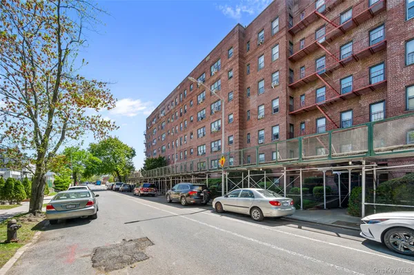 $185,000 | 143-50 Hoover Avenue, Unit 505 | Briarwood