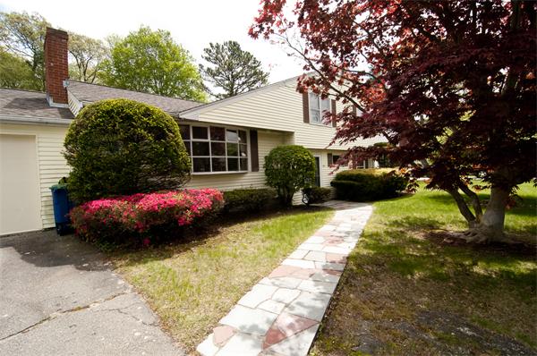 36 Helen Road Braintree, MA 02184 - Photo 2 of 18 Gallery Image 2