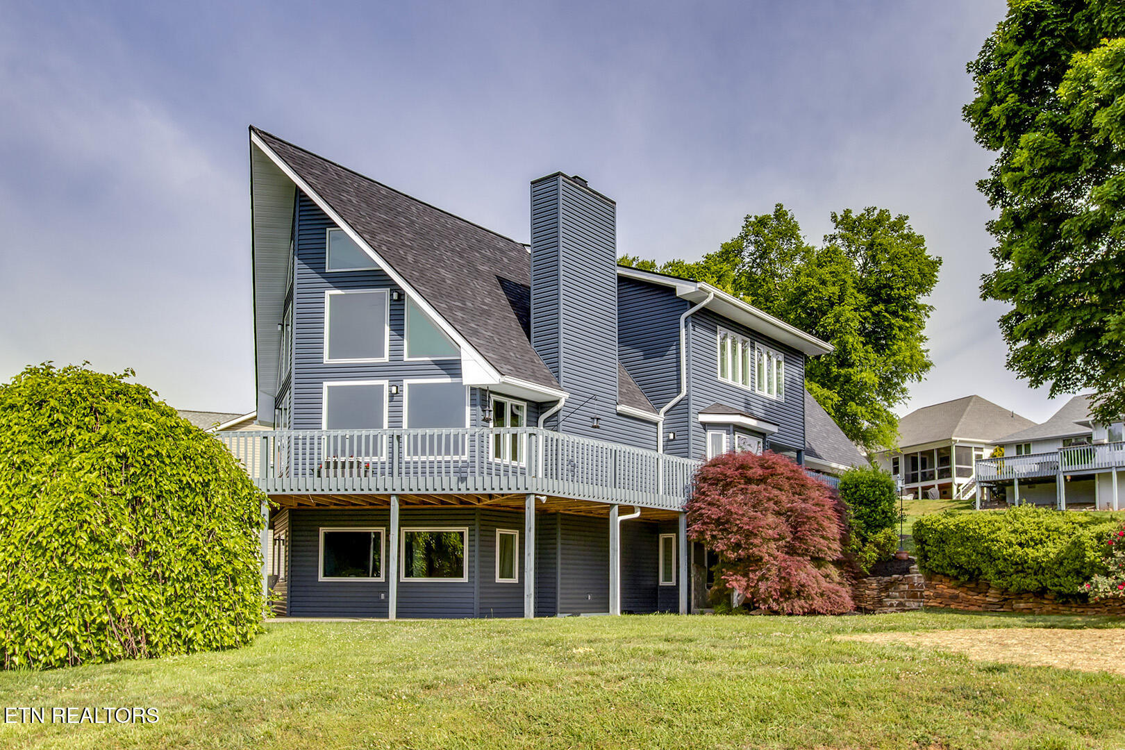 242 Chatuga Way Loudon, TN 37774 - Photo 5 of 60 05_242 Chatuga Way_FrontRight